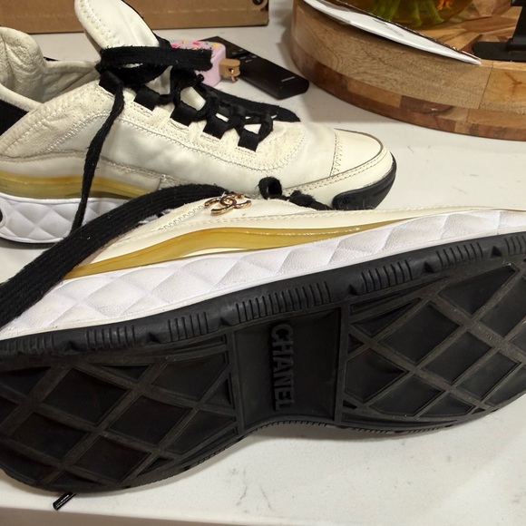 CHANEL Beige and Black Women\'s Sneakers